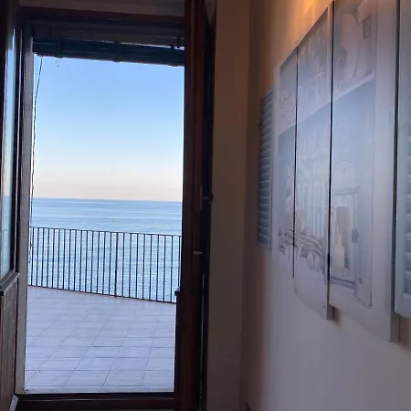 Affacciati Sul Mare Del Borgo דירה *